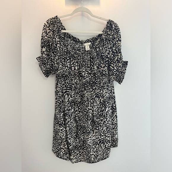 H&M Dresses & Skirts - Off the shoulder dress